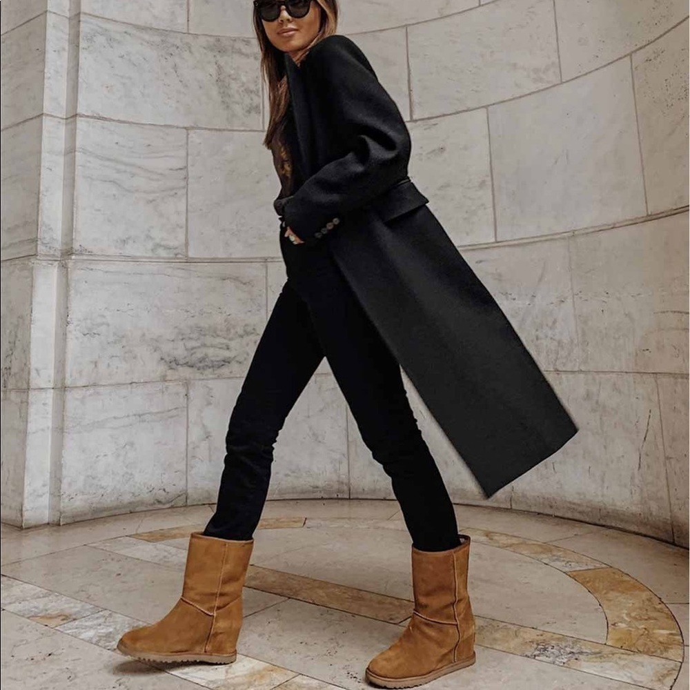 UGG | Classic Femme Short Boots In Chestnut NEW In Box - Picture 16 of 16